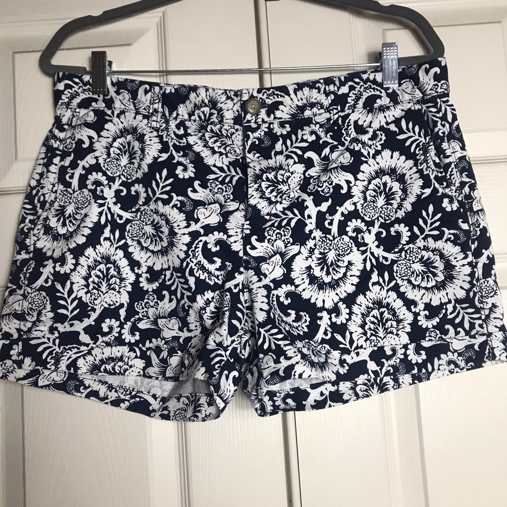 Khakis by Gap Girlfriend 4 Inch Shorts Size 10